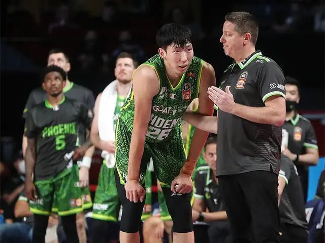 斯图加特训练开放日,窗口期单刀错失引观众欢呼,NBA常规赛在即,更衣室氛围转暖  斯图加特训练开放日,窗口期单刀错失引观众欢呼,NBA常规赛在即,更衣室氛围转暖